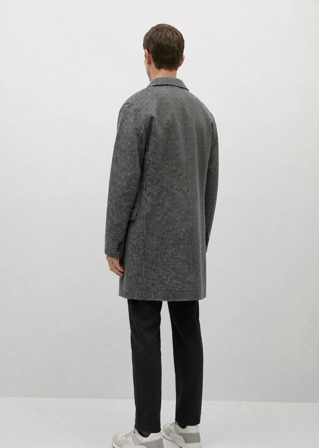XH26AW2095 Coat Model Back XH26AW2095 mens grey micro-check wool coat model back view - AI generated